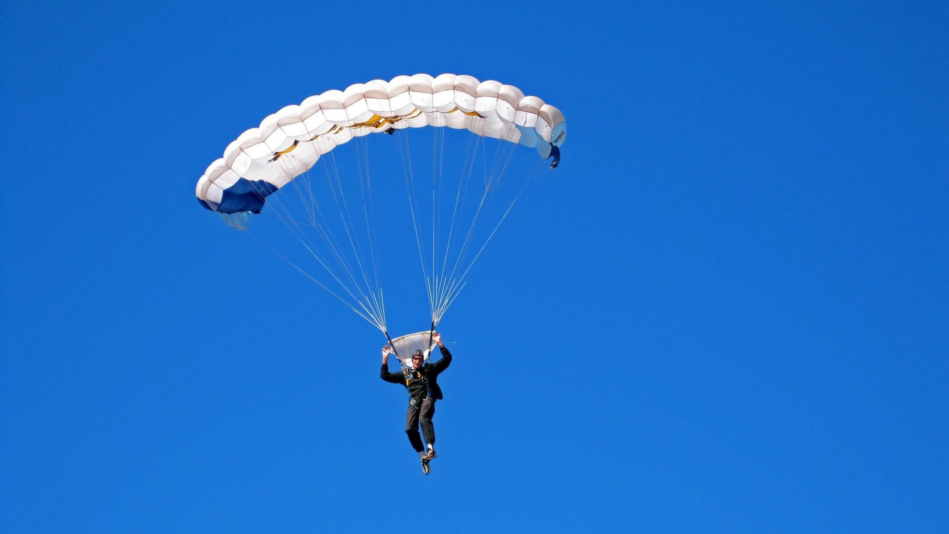 《Valorant枪火缭绕，冠军对决燃爆全场》，valorant 枪械